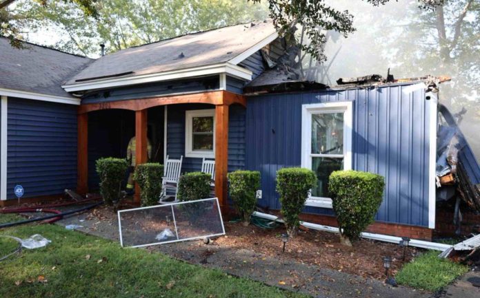 Incendio en Radley Ct. desplaza a tres personas y deja pérdidas de $200,000