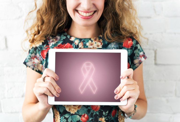 Trump designa octubre como mes de concientización contra el cáncer de mama