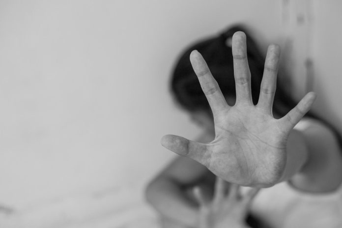 Demandan al exdirector de vivienda de Misuri por acoso sexual