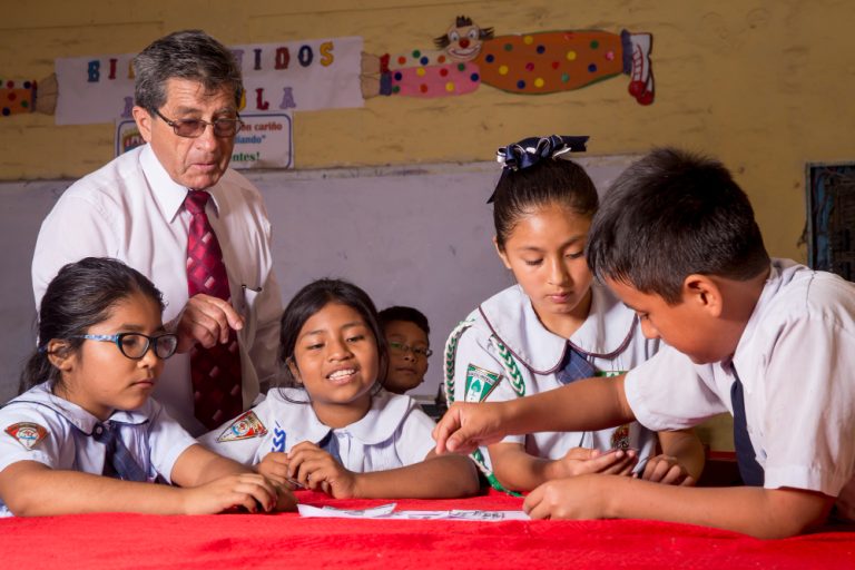 Gobierno de El Salvador veta el “lenguaje inclusivo” para proteger a la niñez