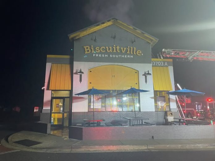 Incendio en restaurante tras uso ilegal de fuegos artificiales