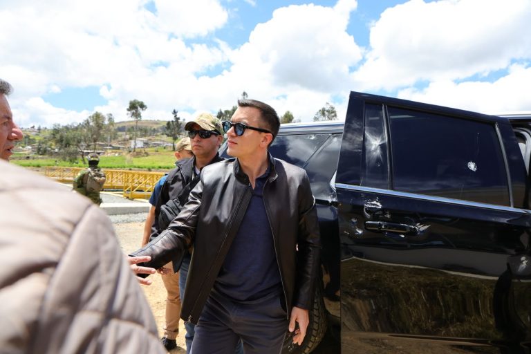 Daniel Noboa, y su caravana presidencial fueron atacados el martes 7 de octubre en la provincia de Cañar mientras se disponían a entregar obras a comunidades locales.