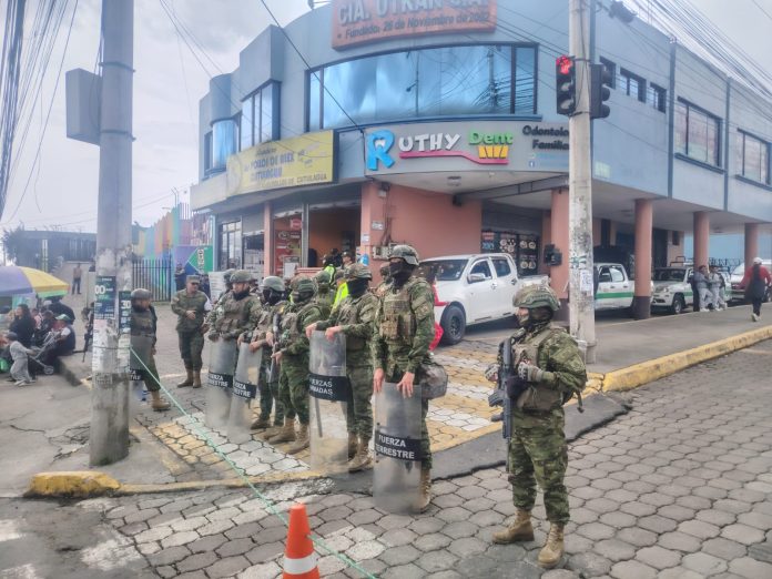 Liberan a 16 militares secuestrados en Ecuador con graves heridas
