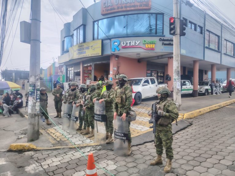 Liberan a 16 militares secuestrados en Ecuador con graves heridas