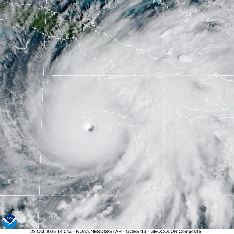 Huracán Melissa en categoría 5 impacta Jamaica con vientos catastróficos