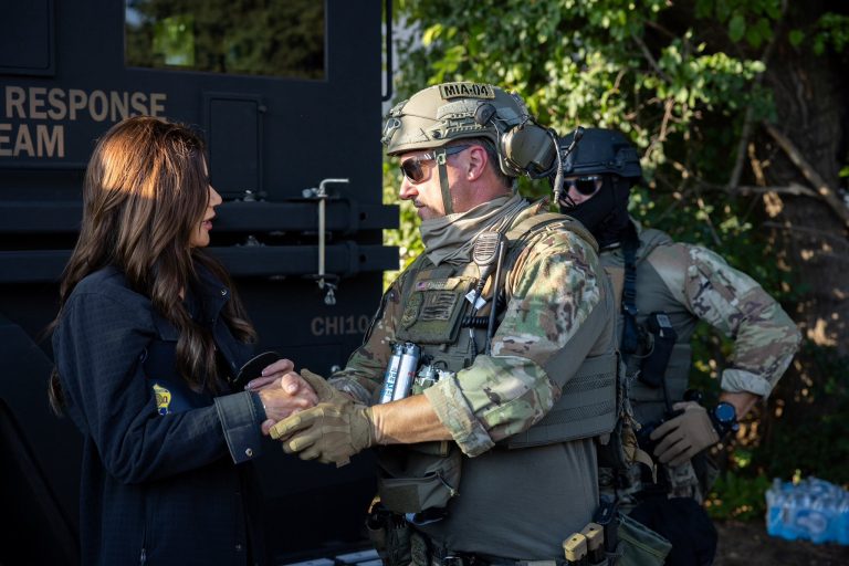 La Casa Blanca crítica a Chicago por proteger a migrantes con historial criminal