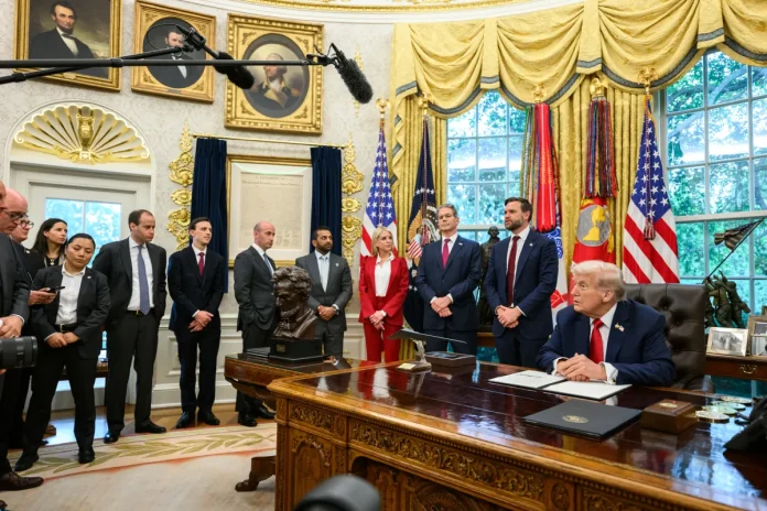 Gobierno de Trump anunció acuerdo histórico con Astrazeneca