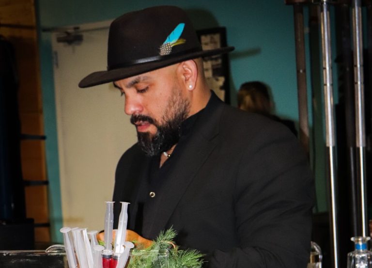 El bartender que transformó las dificultades: de Venezuela a Panamá y EE.UU