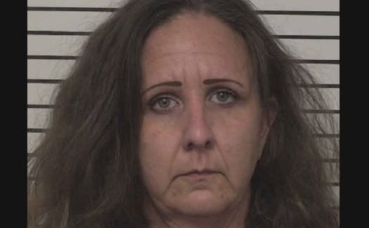 Una denuncia ciudadana llevó al arresto de una mujer con drogas en Statesville