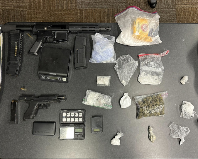 Incautan armas y drogas durante intervención policial en Finchley Drive