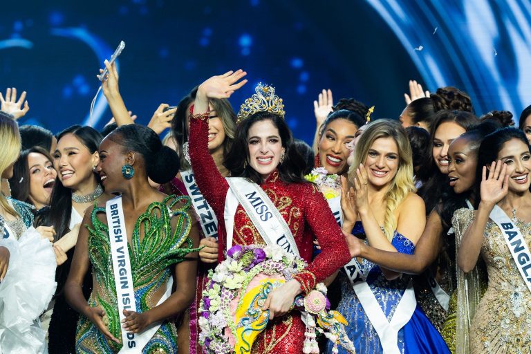 Fátima Bosch conquista la corona de Miss Universo 2025 para México