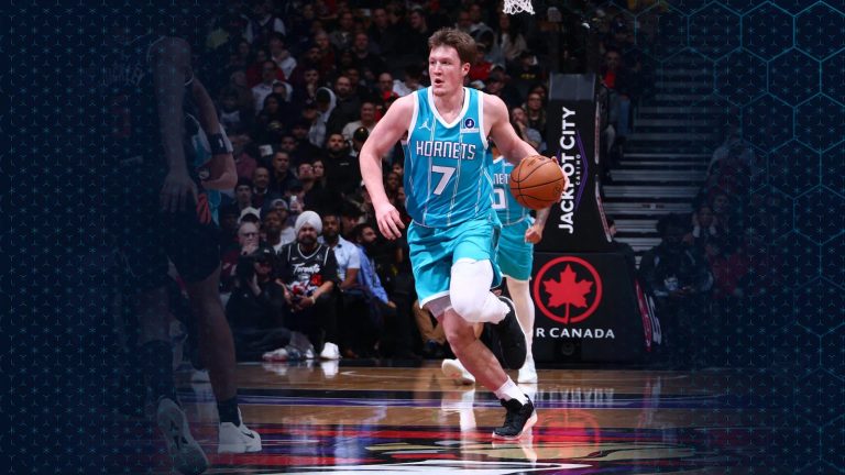 Los Hornets sufren un bloqueo y otra derrota en Toronto