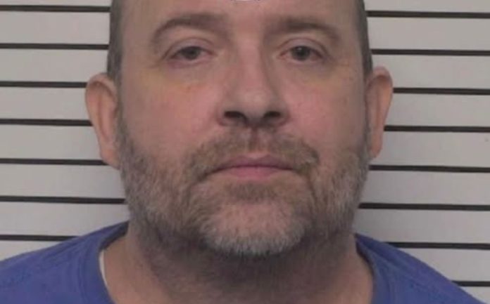 Un conductor ebrio embiste a un bombero en plena vía