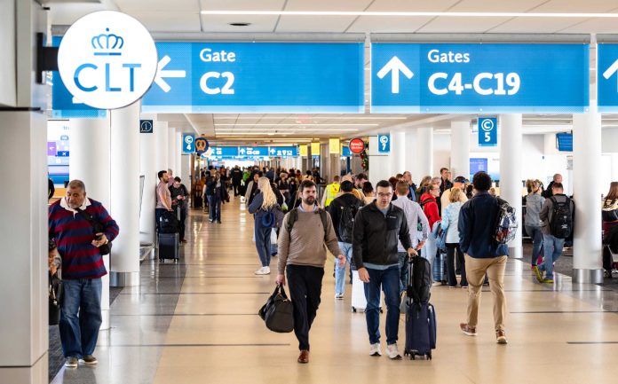 Viajes caen 10% en el Aeropuerto de Charlotte para fin de semana festivo