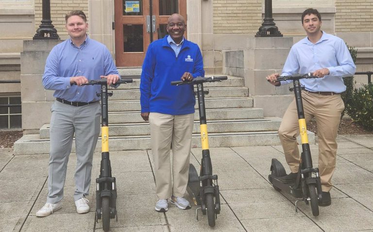 Gastonia se asocia con Peel Scooters para un nuevo programa piloto