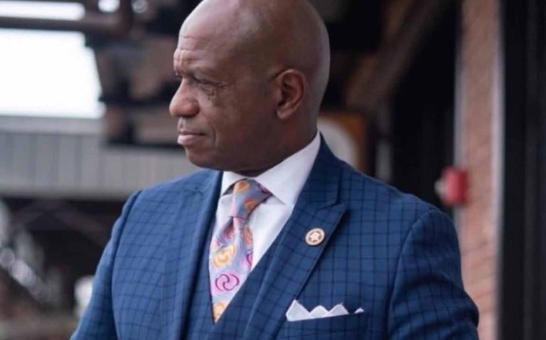 Sheriff McFadden reafirma su postura local ante llegada de federales a Charlotte