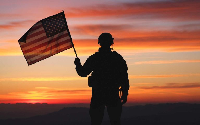 El gobernador Stein proclama la Semana de Empleo para Veteranos