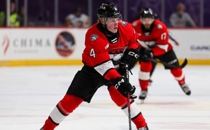 El delantero de los Checkers, Jack Devine, regresa a Florida