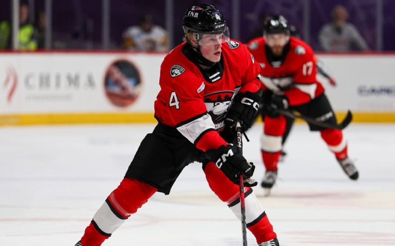 El delantero de los Checkers, Jack Devine, regresa a Florida