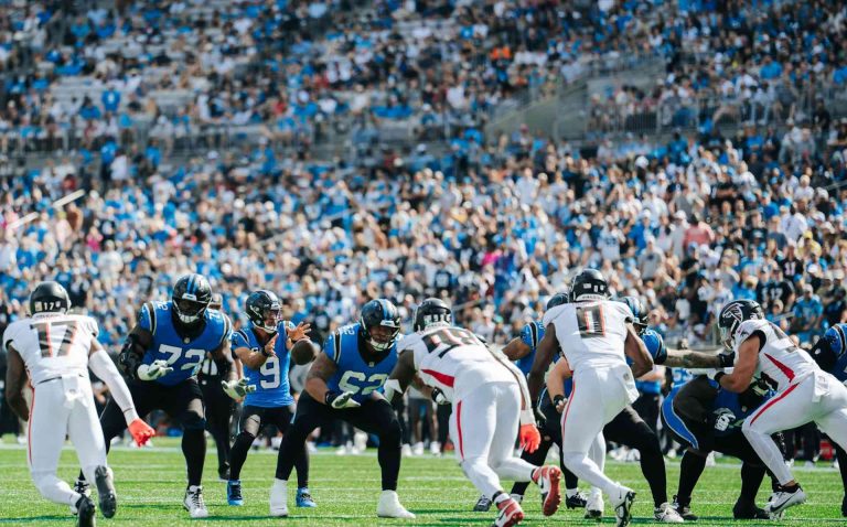 Los Panthers se preparan para una presión de pase de los Falcons
