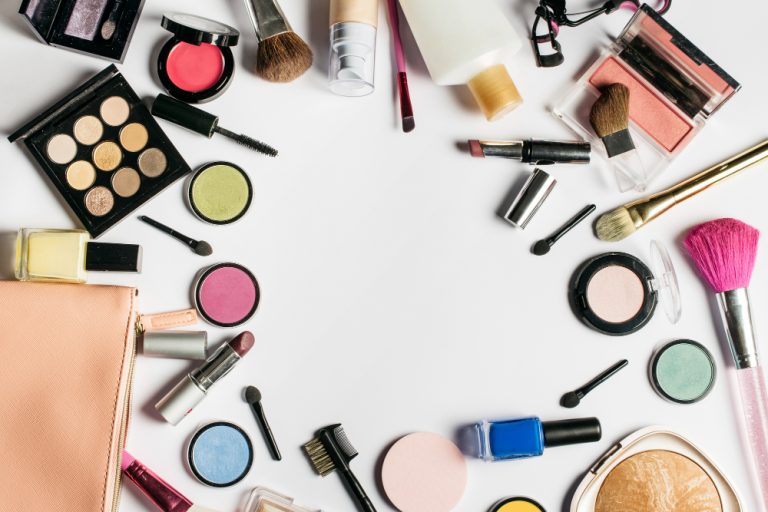 FDA publica reporte sobre riesgos de químicos PFAS en cosméticos