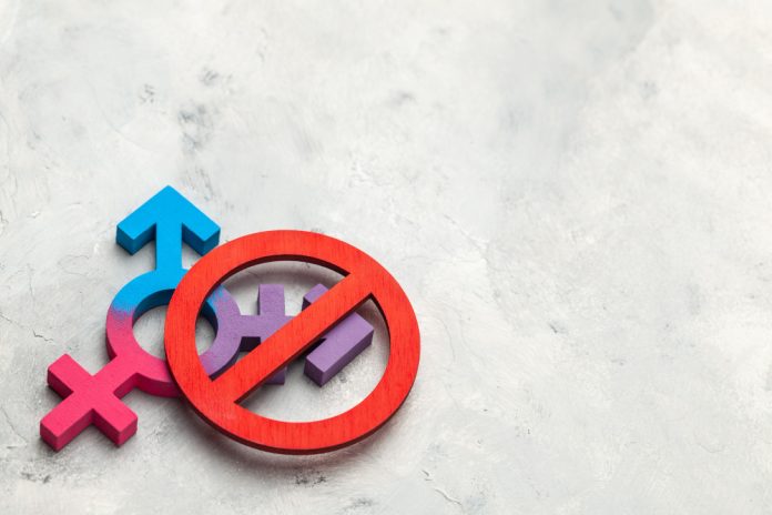 Anuncian medidas para prohibir procedimientos de cambio de sexo en menores