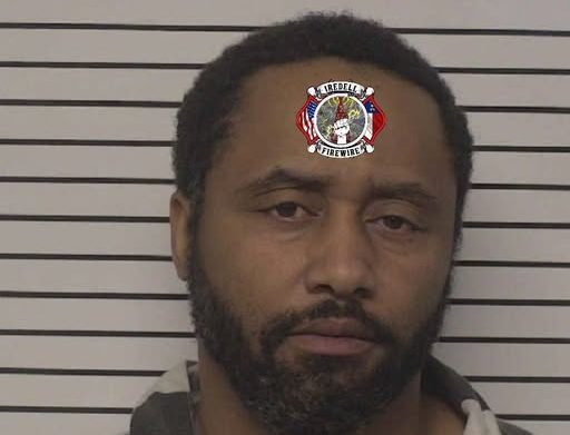 Detienen a un hombre tras una seguidilla de robos a vehículos en Iredell