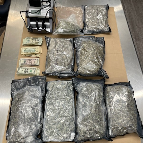 Un arresto por orden de fuga termina con siete libras de marihuana incautadas