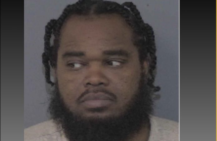 Alerta bancaria frustró fraude y terminó con arresto en Indian Trail