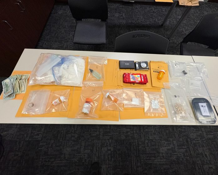 Decomisan 3,5 libras de presuntos narcóticos ilegales