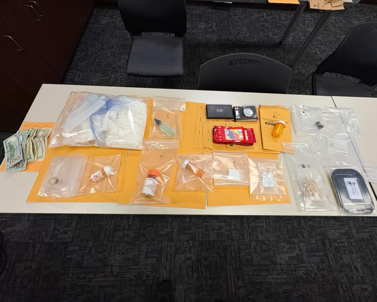 Decomisan 3,5 libras de presuntos narcóticos ilegales