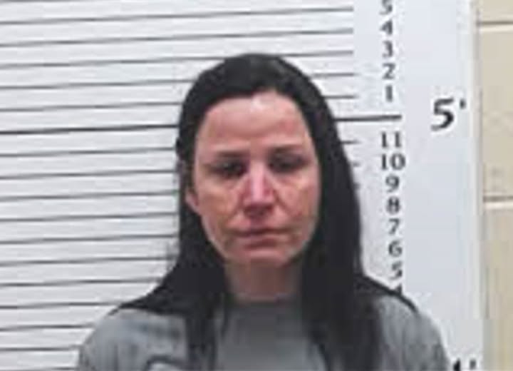 Excapitana del Centro de Detención de Clay admite malversación y recibe condena