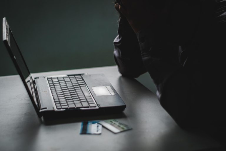 Lanzan ofensiva masiva contra red de fraude en Minnesota