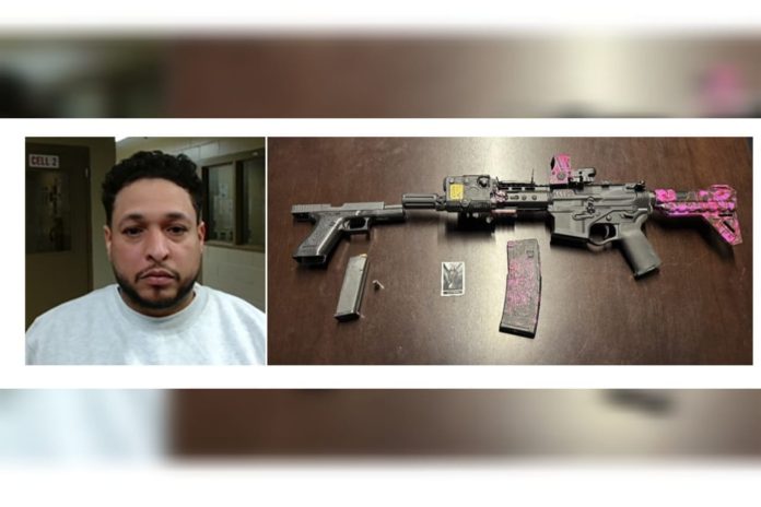 Arrestan a dominicano por posesión ilegal de armas de fuego en Virginia