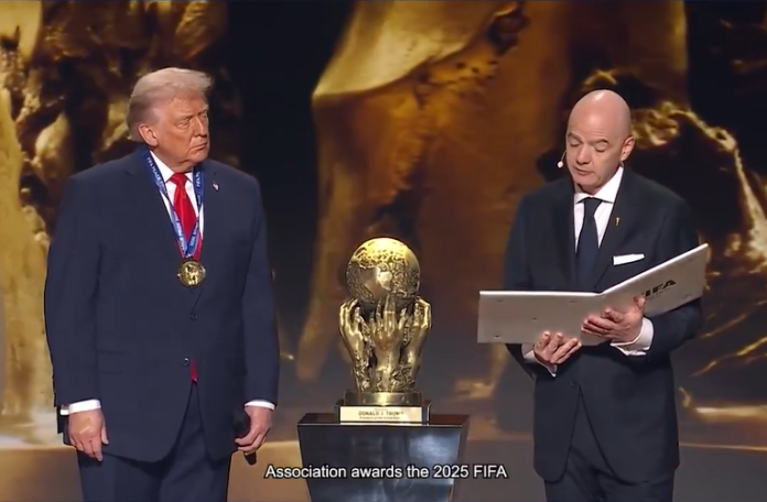 Trump recibe el primer premio FIFA de la Paz