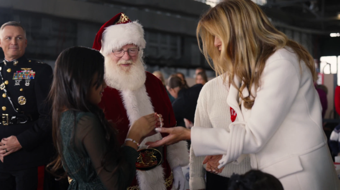 Melania Trump lanza la temporada navideña con el programa “Toys for Tots”