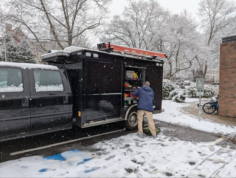 FBI intensifica investigación del tiroteo en la Universidad de Brown