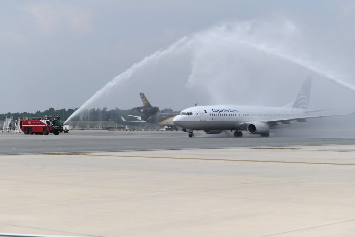 Dos aerolíneas más anuncian la suspensión de vuelos a Venezuela