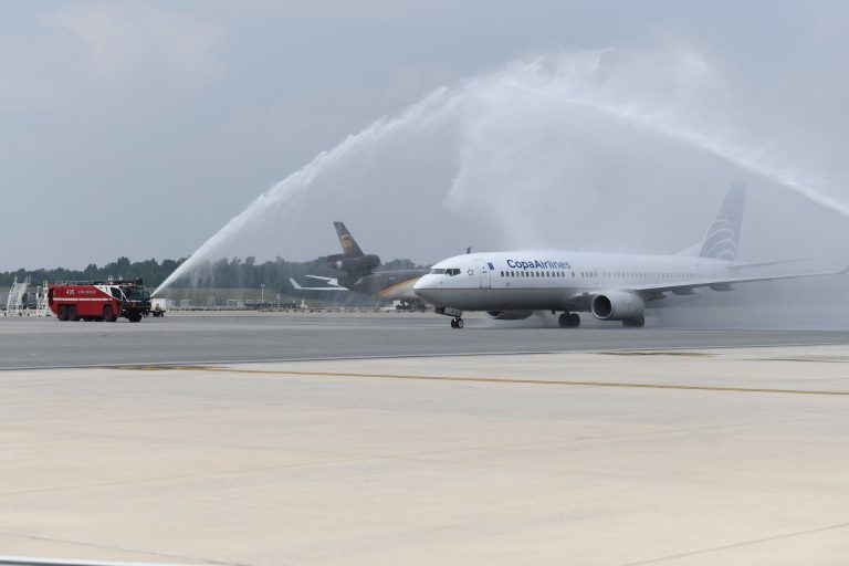 Dos aerolíneas más anuncian la suspensión de vuelos a Venezuela
