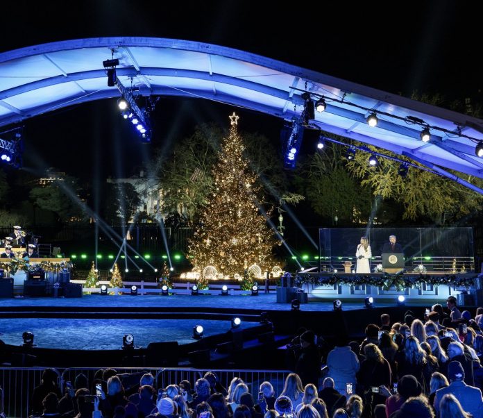 Casa Blanca Inicia la Navidad con Encendido del Árbol