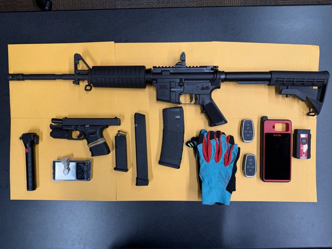 Parada de tráfico termina en incautación de armas, drogas y un arresto múltiple