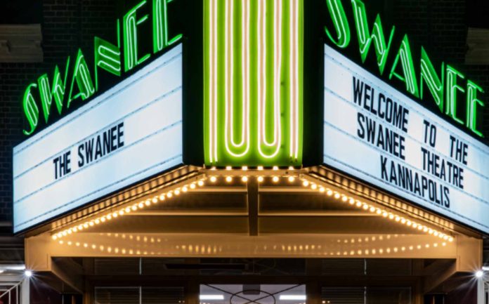 Teatro Swanee enciende la temporada navideña en Kannapolis