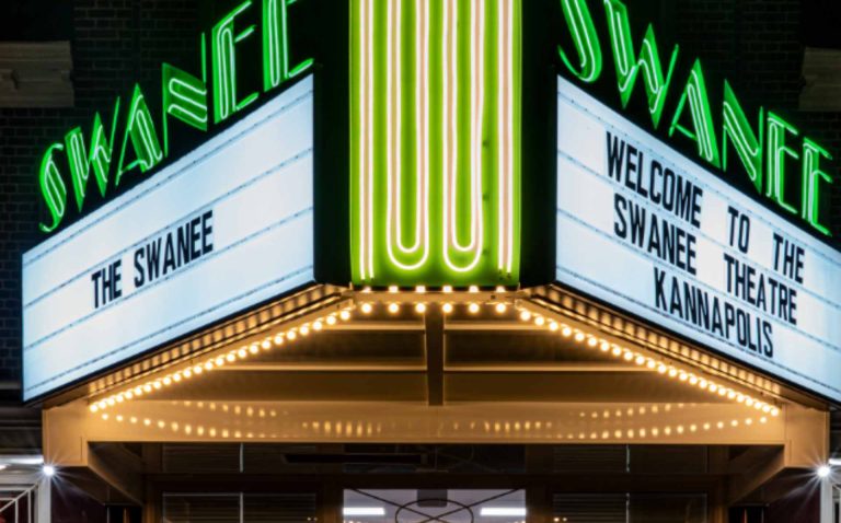 Teatro Swanee enciende la temporada navideña en Kannapolis