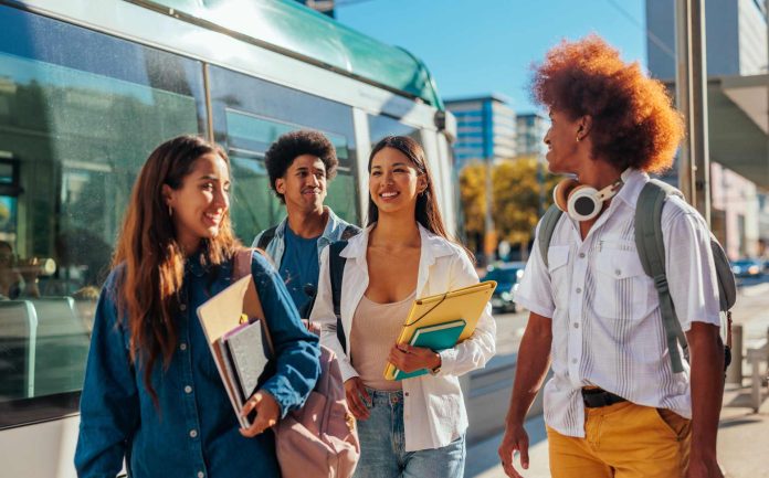 CMS abre caminos para que los estudiantes obtengan créditos universitarios