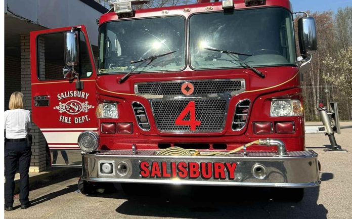 Once bomberos heridos tras explosión durante incendio estructural en Salisbury