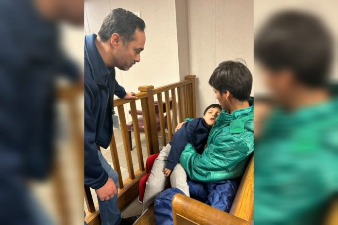 Demócratas exigen libertad de niño de 5 años en Dilley