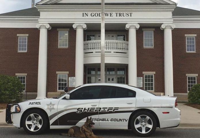 Investigación conduce al rescate de una menor y captura de un adulto en Asheville