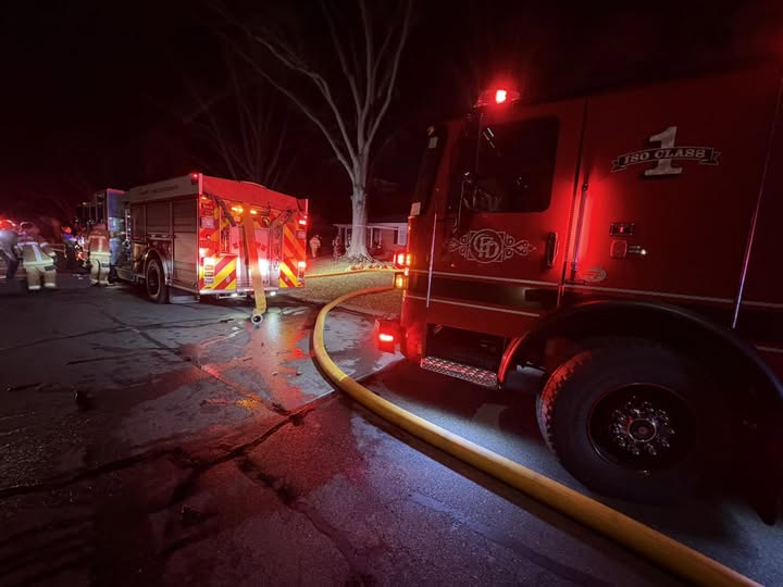 Dos gatos mueren en incendio que dejó a una familia desplazada en Concord