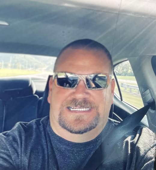 Asheville activa la búsqueda de sospechoso armado tras tiroteo matutino