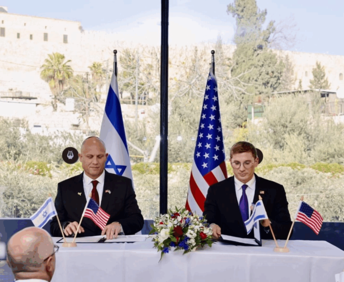 EE. UU. e Israel firman acuerdo estratégico 